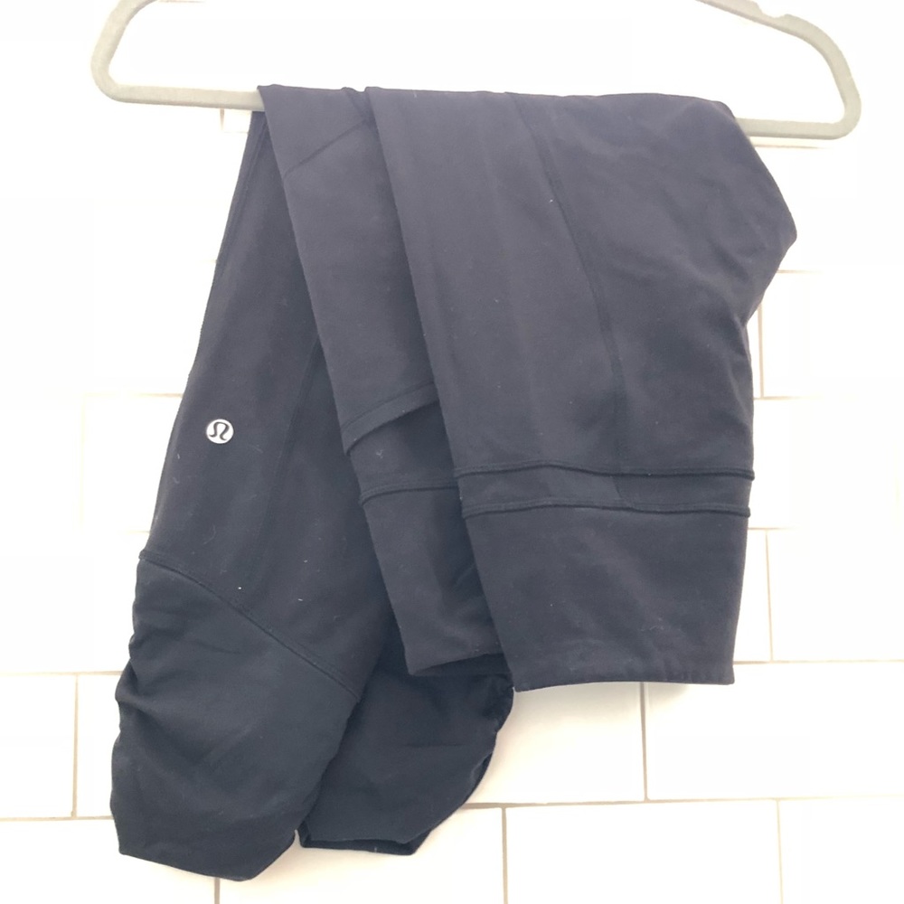 Lululemon black capris
